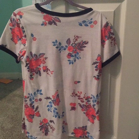 A cute tee! - Picture 3 of 3